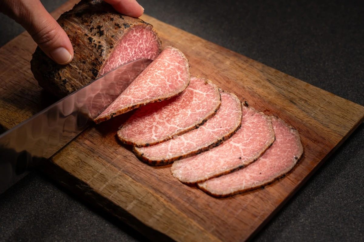 《お肉職人のとっておき》焦がし味噌香る近江牛ローストビーフ