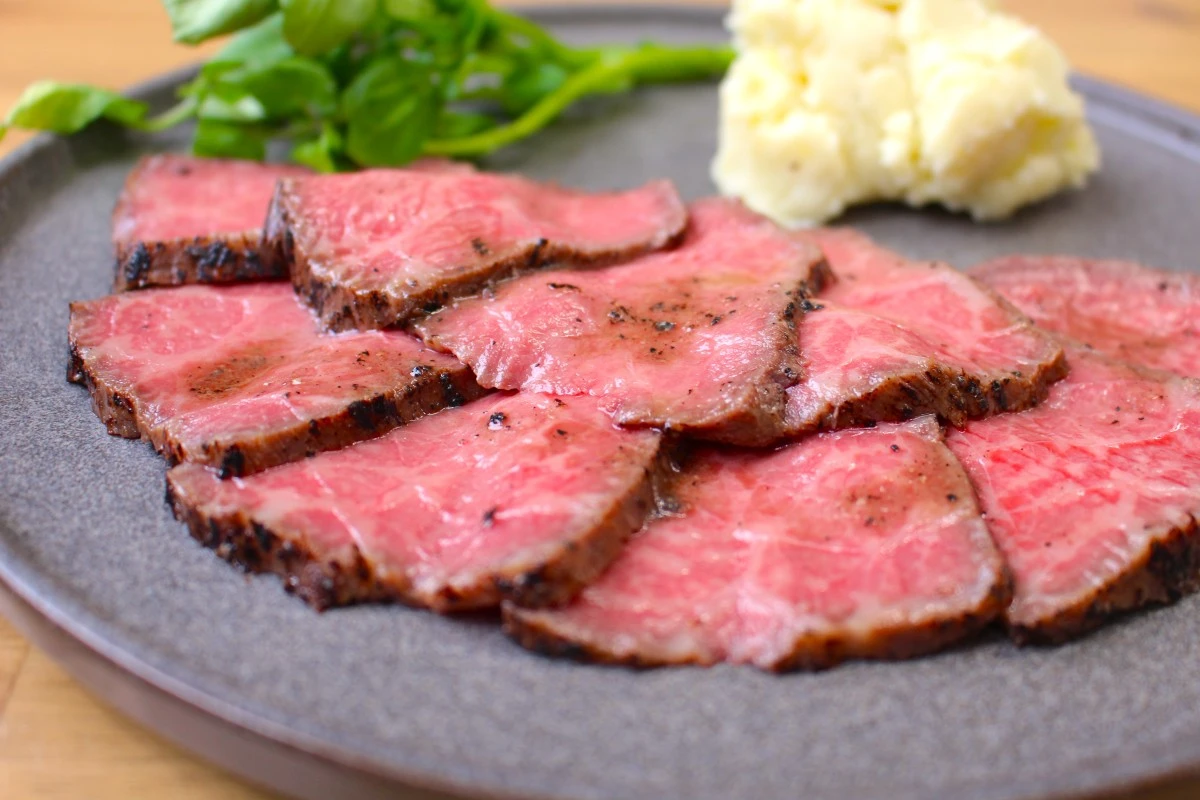 ★ご予約受付中！★【６月発送分】《お肉職人のとっておき》焦がし味噌香る近江牛ローストビーフ