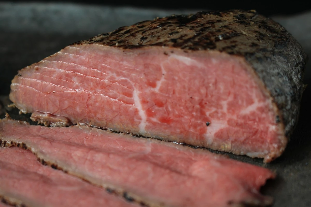 ★ご予約受付中！★【６月発送分】《お肉職人のとっておき》焦がし味噌香る近江牛ローストビーフ