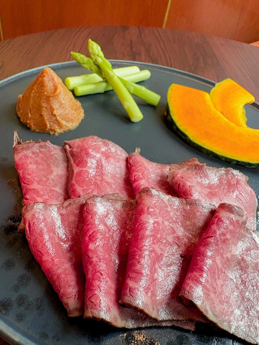 ★ご予約受付中！★【６月発送分】《お肉職人のとっておき》焦がし味噌香る近江牛ローストビーフ