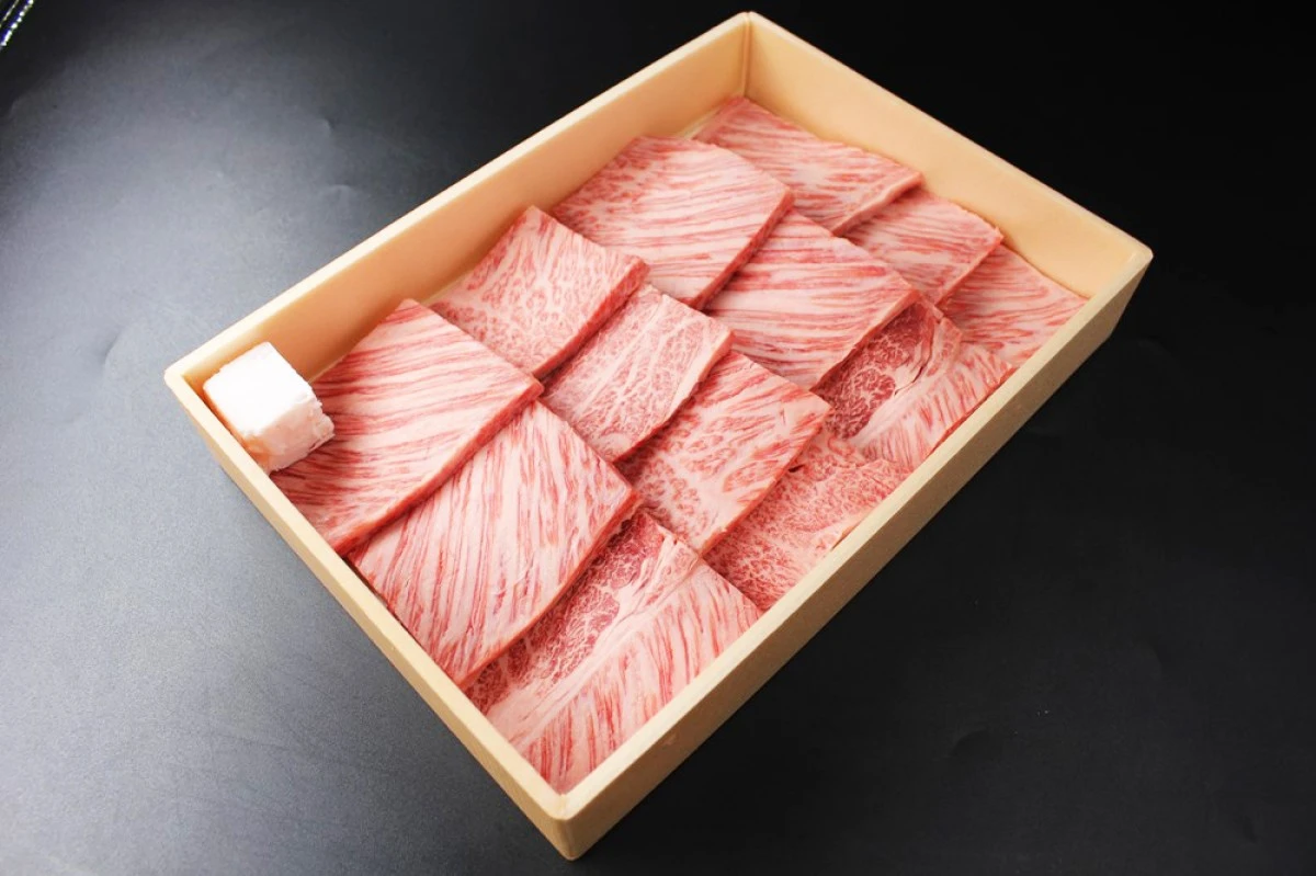 【冷凍】【限定特別価格】近江牛 特選肩ロース　焼肉用　500ｇ