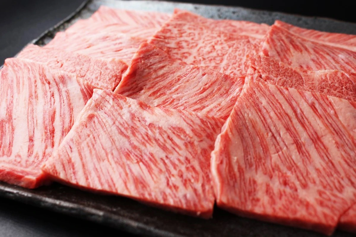 【冷凍】【限定特別価格】近江牛 特選肩ロース　焼肉用　500ｇ