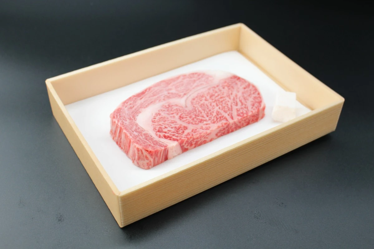 【冷蔵】近江牛　特選リブロースステーキ《厚め》300ｇ