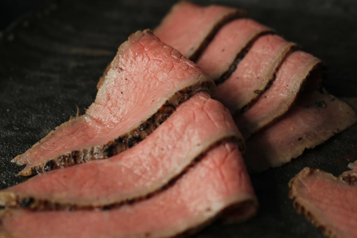 《お肉職人のとっておき》焦がし味噌香る近江牛ローストビーフ