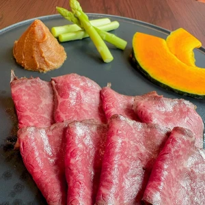 《お肉職人のとっておき》焦がし味噌香る近江牛ローストビーフ