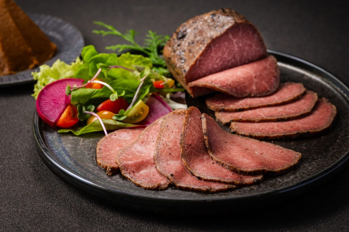 《お肉職人のとっておき》焦がし味噌香る近江牛ローストビーフ